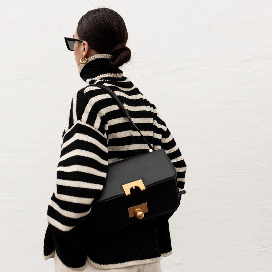 Kiara – Sweter w paski z wysokim dekoltem