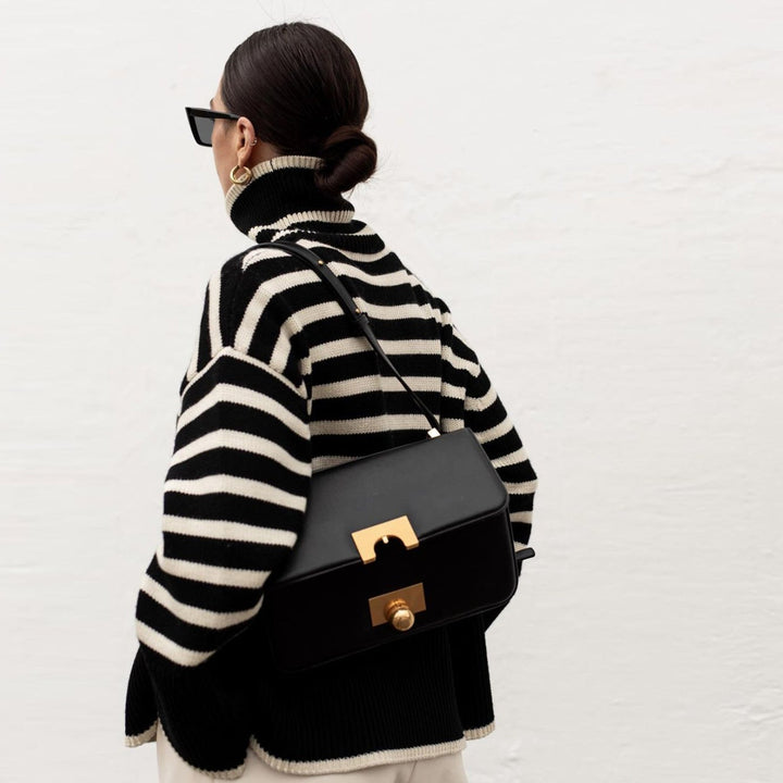 Kiara – Sweter w paski z wysokim dekoltem