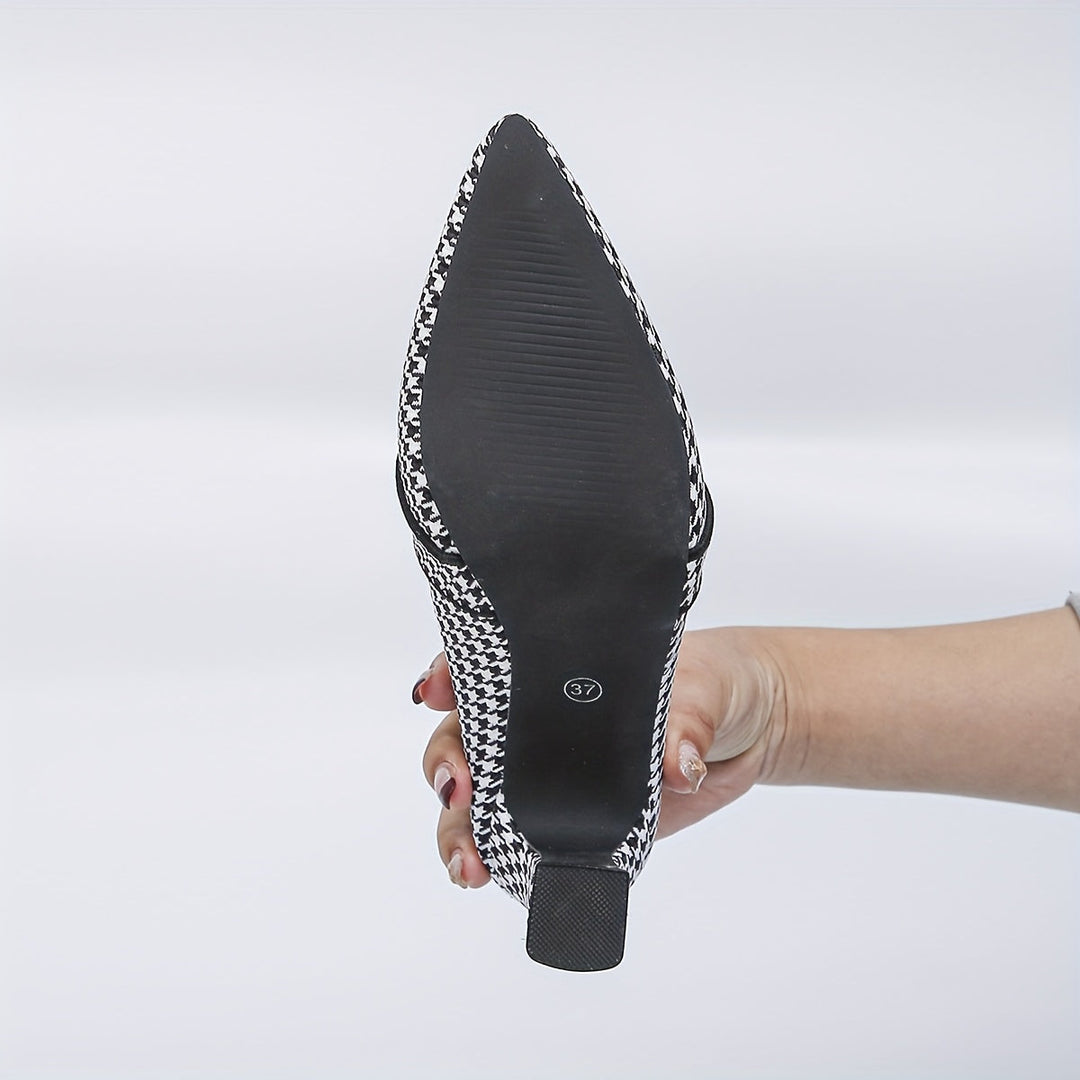 Queniva – Klasyczne czółenka w pepitkę z komfortową wkładką